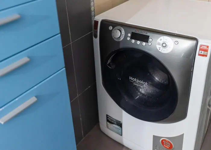 Almond House * Avola